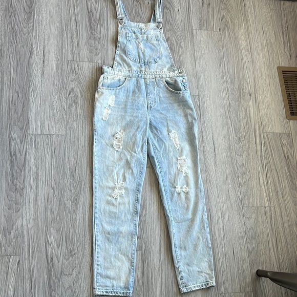 Forever 21 Light Washed Denim Overalls Size 26 - Picture 1 of 9